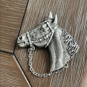 Horse pin